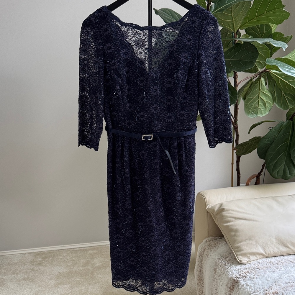 Alex Evenings Elegant Navy Lace Dress. Size 6p